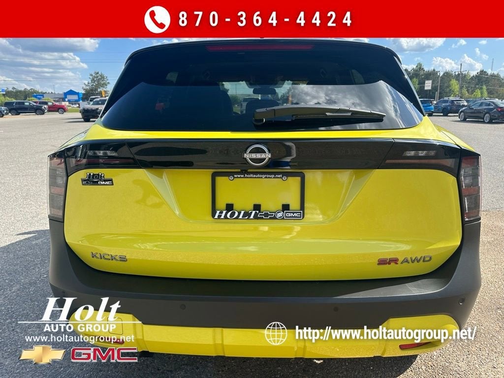 2025 Nissan Kicks SR