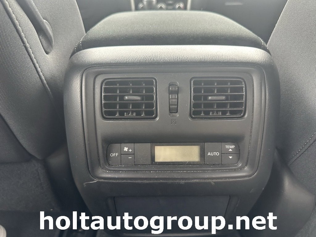 2017 Nissan Pathfinder SV