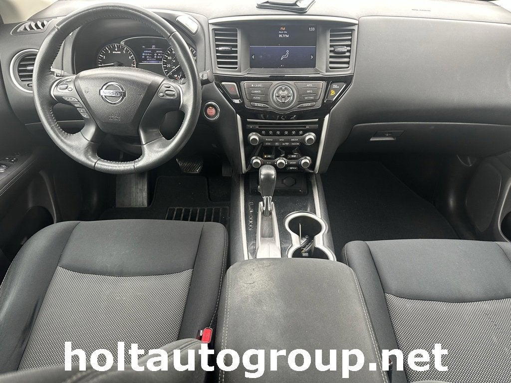 2017 Nissan Pathfinder SV