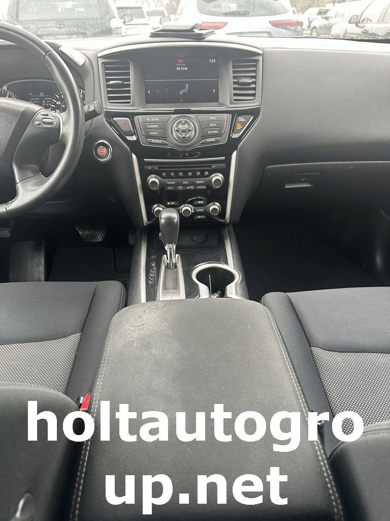 2017 Nissan Pathfinder SV