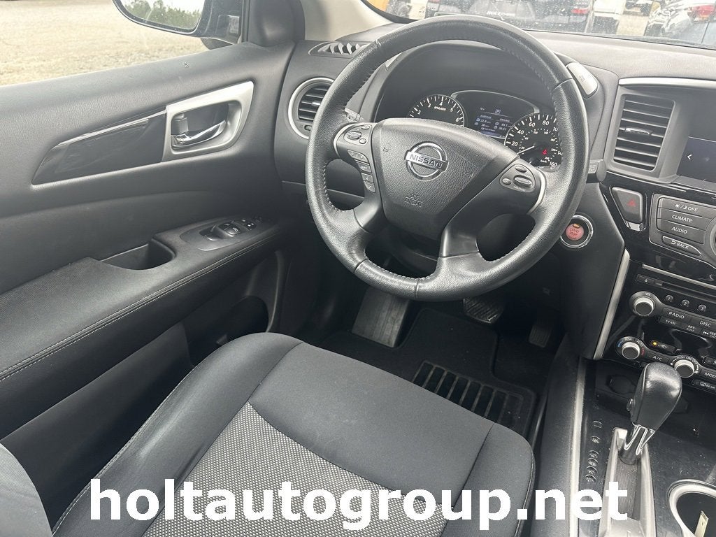 2017 Nissan Pathfinder SV