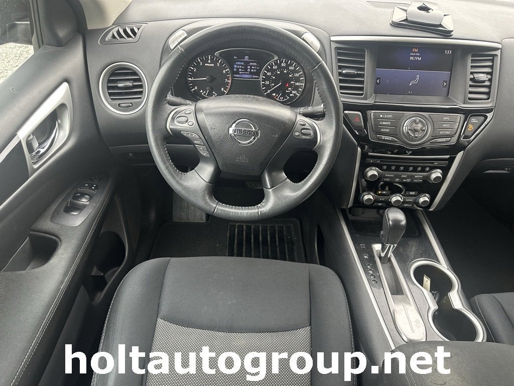 2017 Nissan Pathfinder SV