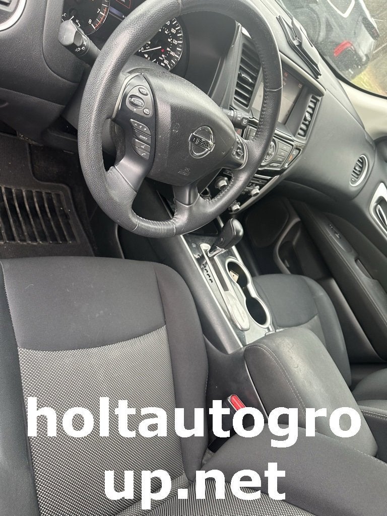 2017 Nissan Pathfinder SV