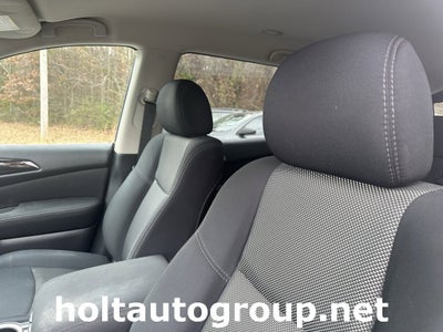 2017 Nissan Pathfinder SV