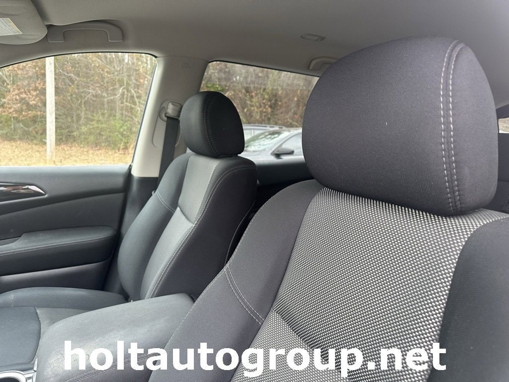 2017 Nissan Pathfinder SV