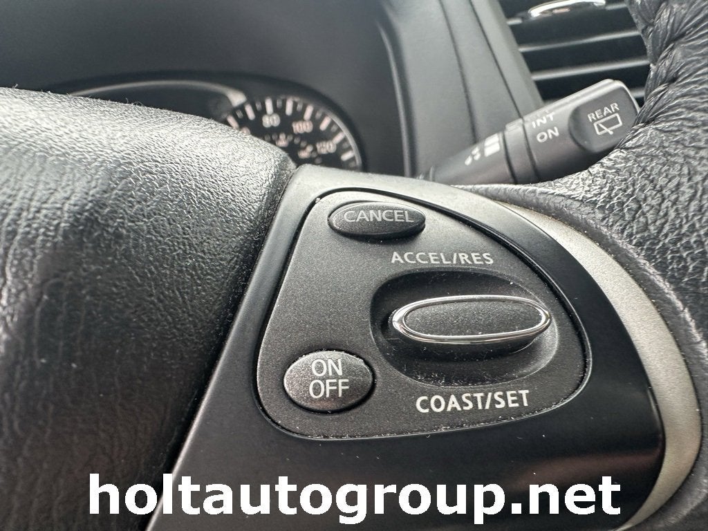 2017 Nissan Pathfinder SV