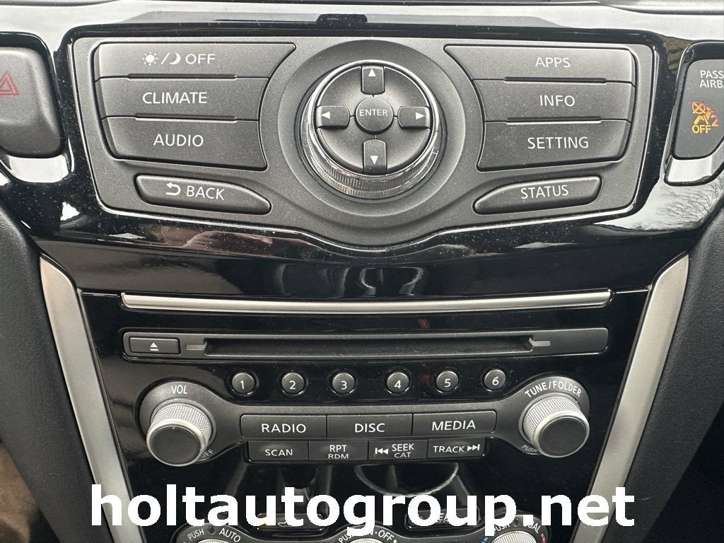 2017 Nissan Pathfinder SV