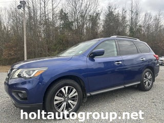 2017 Nissan Pathfinder SV