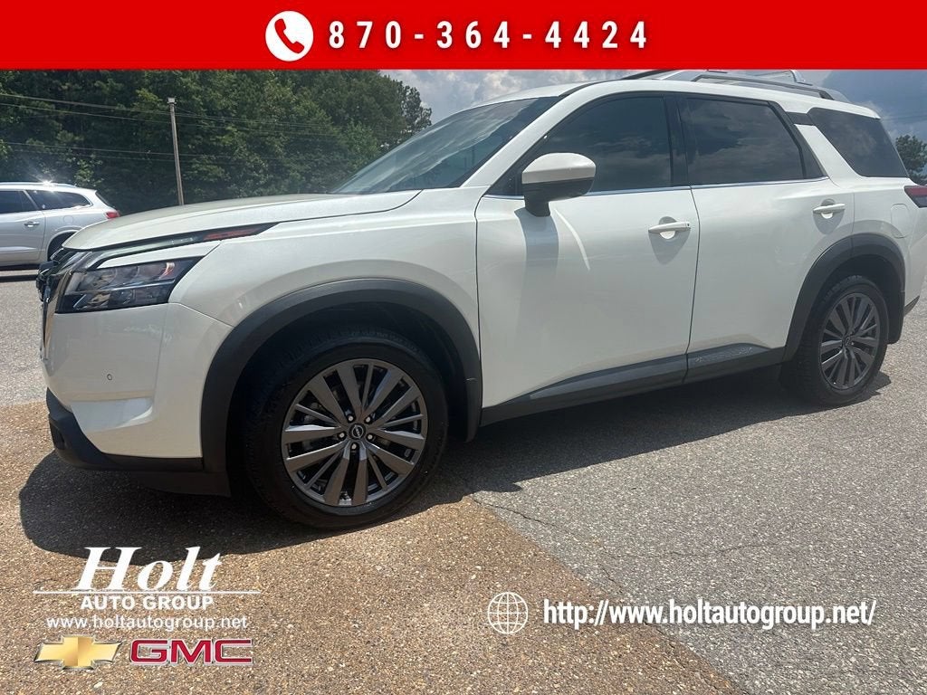 2024 Nissan Pathfinder SL