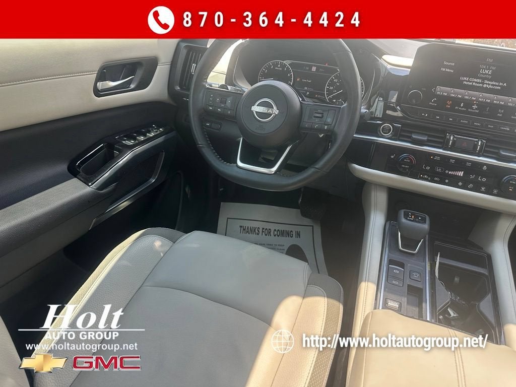 2024 Nissan Pathfinder SL
