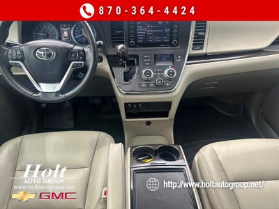2018 Toyota Sienna XLE Auto Access Seat