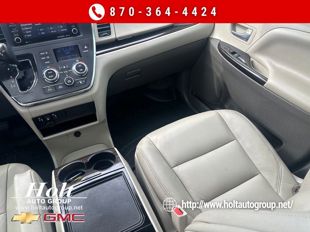 2018 Toyota Sienna XLE Auto Access Seat