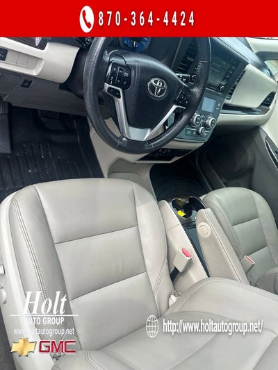 2018 Toyota Sienna XLE Auto Access Seat